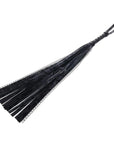 Sportsheets Velvet Noir Chain Flogger Svart ligger mot en vit bakgrund