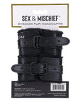 Baksidan av Sportsheets Sex & Mischief Fluffiga Handbojor Svart