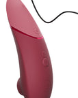Womanizer Next röd i handen, slim design