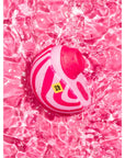 Moodbild på Romp Spin Lufttryckvibrator som ligger i rosa vatten