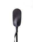 Oval Riding Crop svart, närbild på oval läderplatta