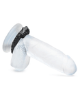 Creature Cocks Black Caiman Silicone Penisring på en genomskinlig dildo mot vit bakgrund.