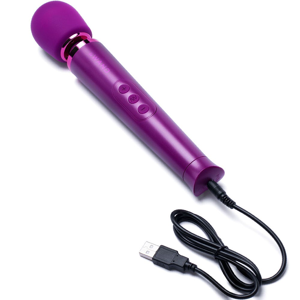 Le Wand - Petite Rechargeable Vibrating Massager Cherry - Lustly
