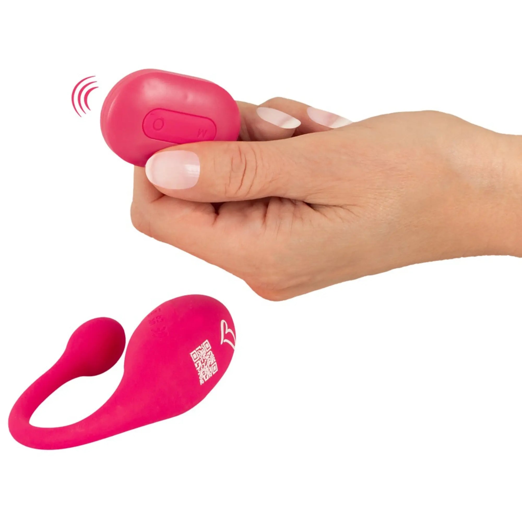 En hand styr fjärkontrollen till Beau Coeur Koral Bärbar Vibrator