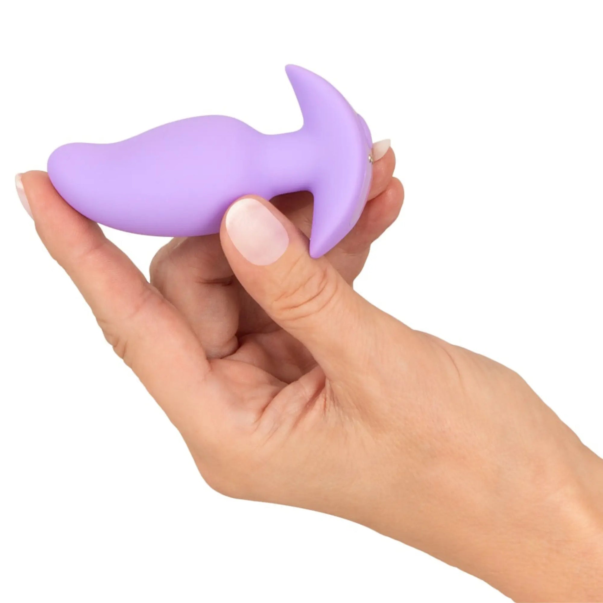 En hand håller i en Cuties Vibrerande Buttplug Lila