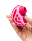 En hand håller i en Romp Spin Lufttryckvibrator