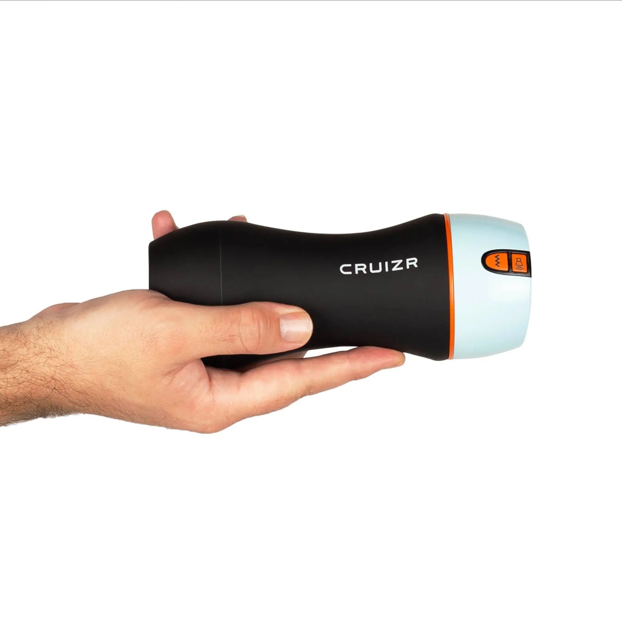 Hand håller i en CRUIZR CM06 Vibrating Masturbator With Voice Activator