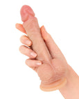 En hand håller i en Real Fantasy Declan Realistic Dildo with Sliding Foreskin 18 cm