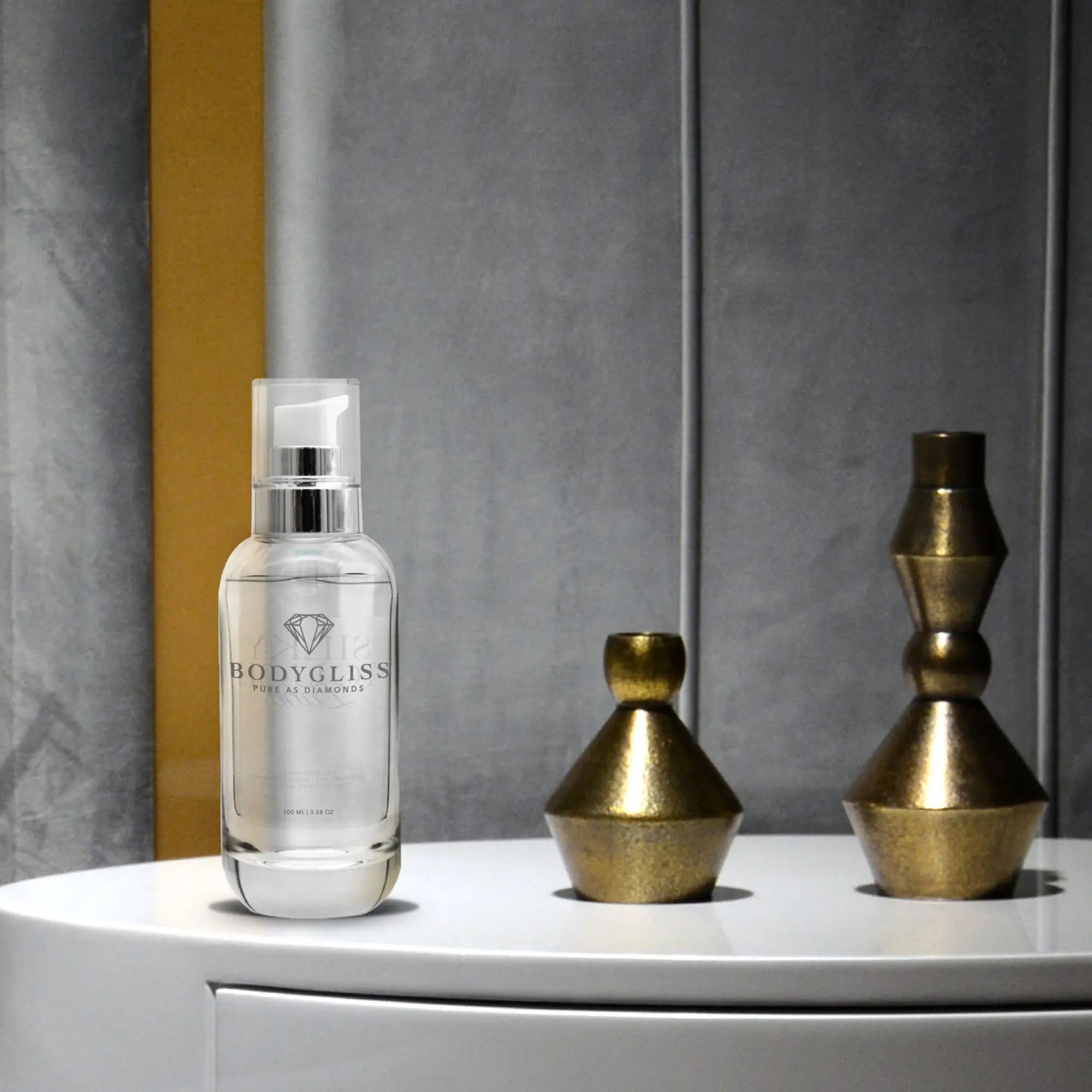 Moodbild på BodyGliss Diamond Silky Touch – Silikonbaserat Glidmedel 50 ml