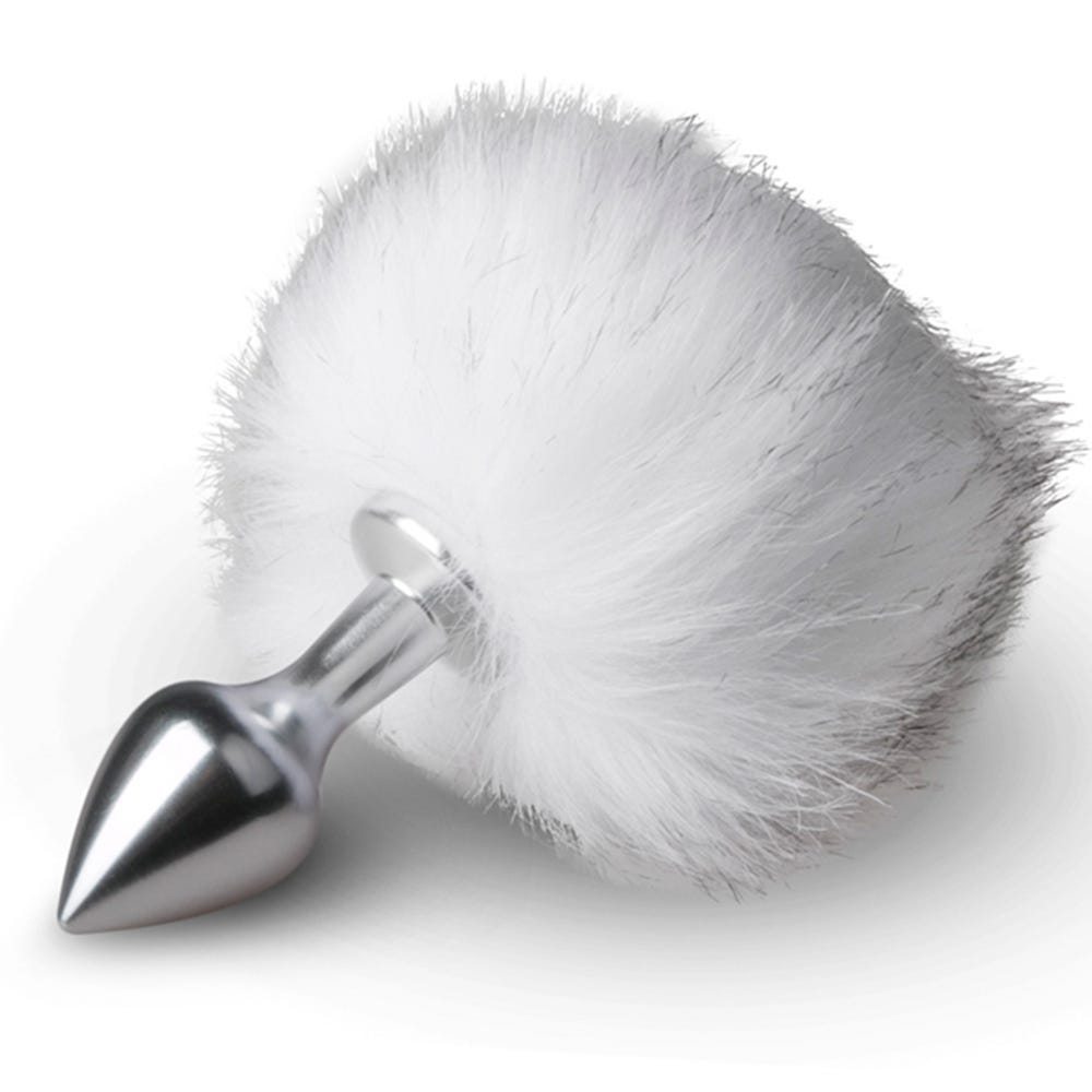 Liggandes Bunny Tail Plug No. 1 White mot vit bakgrund.