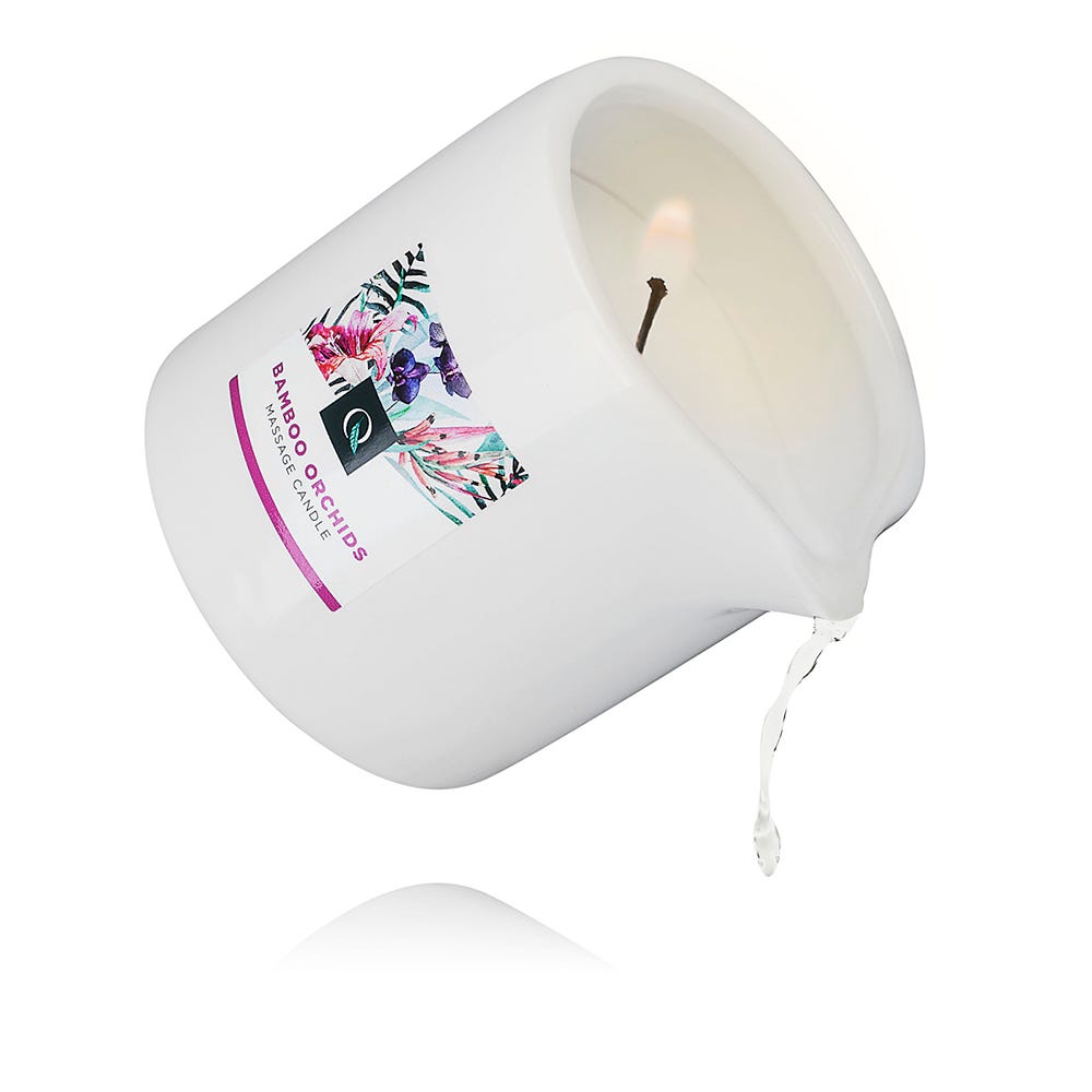 Exotiq Massage Candle Bamboo Orchids massageolja mot vit bakgrund.