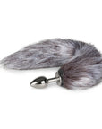 Fox Tail Plug No. 5 Silver liggandes mot vit bakgrund.