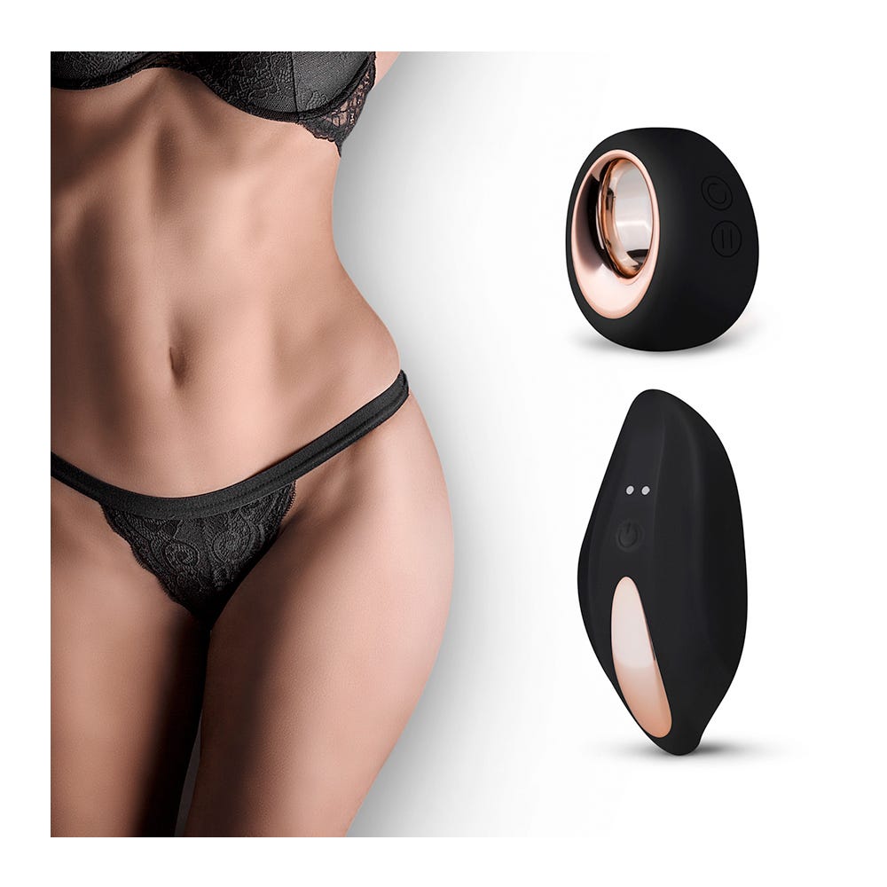 Panty Rebel Vibrating Tanga Thong, kvinnlig kropp och produkttillbehör mot vit bakgrund.