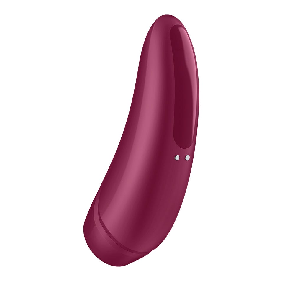 Sidvinkel av Satisfyer Curvy 1+ Rose Red Appstyrd Lufttrycksvibrator mot vit bakgrund.