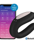 Satisfyer Double Joy Black Appstyrd Parvibrator med smartphone som visar appen. Mot vit bakgrund.