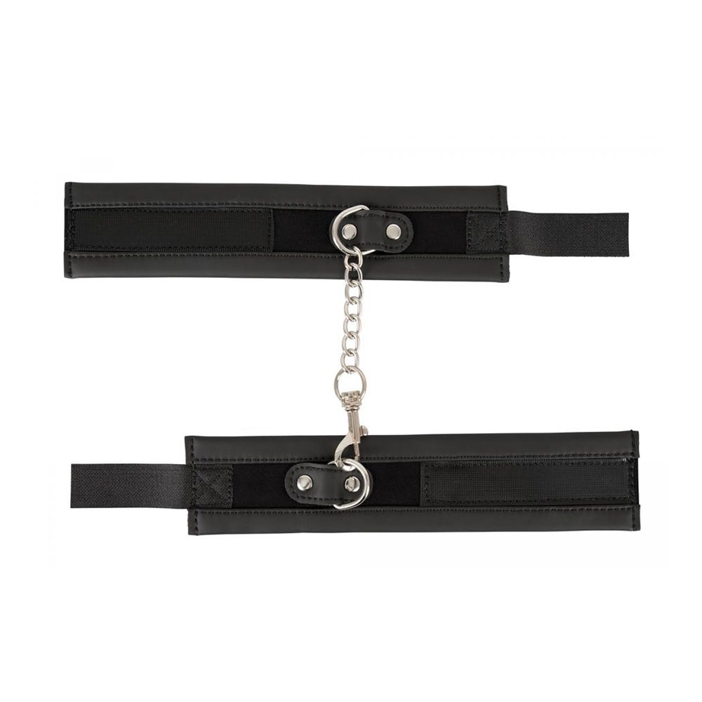 Vegan Handcuffs Black ihopsatta med en metallkedja