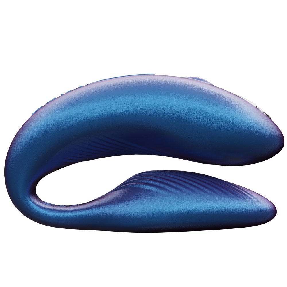 sidan av We-Vibe Chorus Cosmic Blue Samlagsvibrator i blå färg. Vit bakgrund.