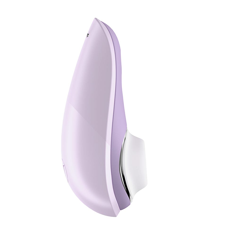 sidvy av Womanizer Liberty Lilac lufttrycksvibrator mot vit bakgrund