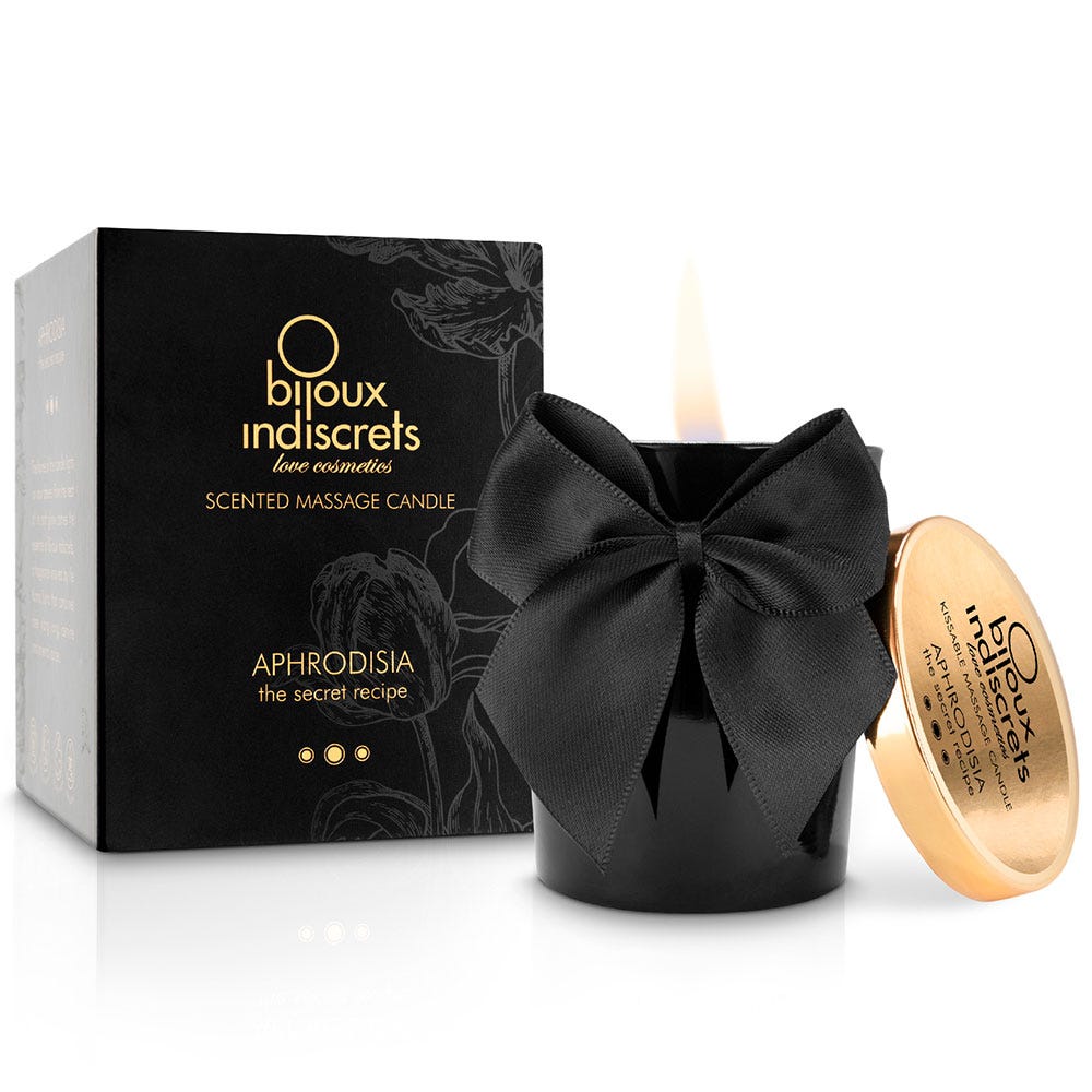 Aphrodisia Scented Massage Candle och produktförpackning mot vit bakgrund.