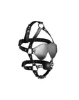 Blindfolded Head Harness with Solid Ball Gag ståendes mot vit bakgrund.