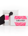 Clone-A-Pussy Kit Hot Pink tillbehör mot vit bakgrund.