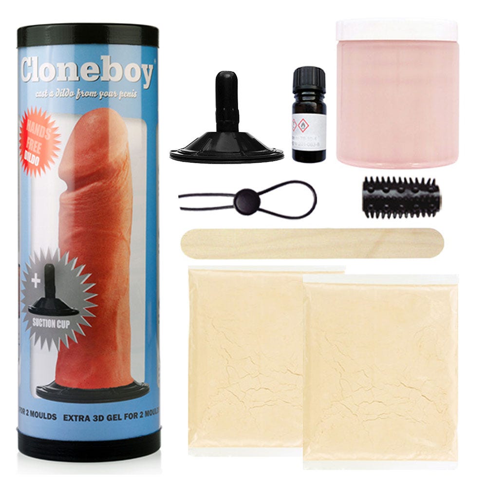 Cloneboy Dildo & Suction Cap och produkttillbehör mot vit bakgrund.