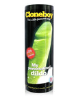 Cloneboy Dildo Glow In The Dark ståendes mot vit bakgrund.