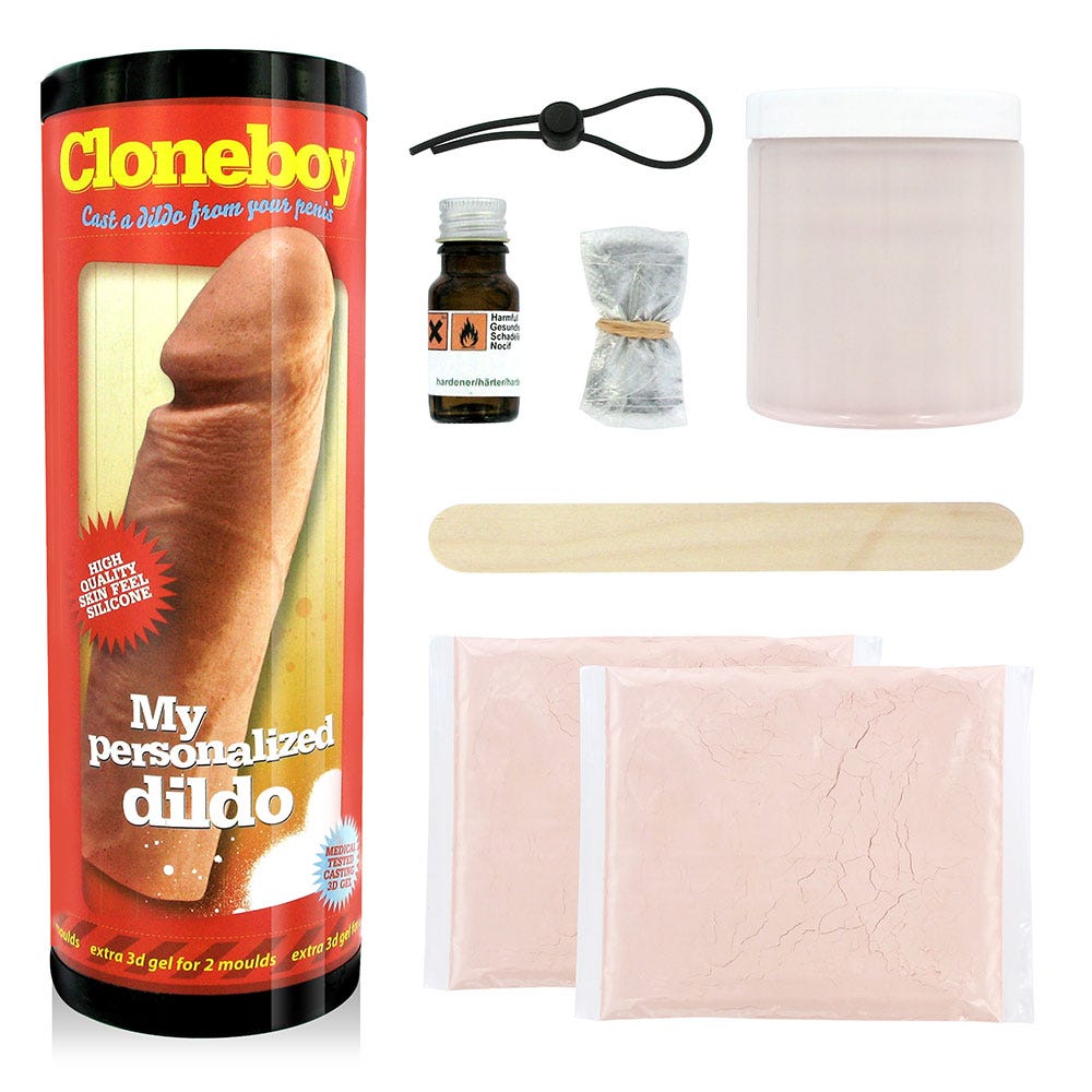 Cloneboy Dildo Nude och produkttillbehör mot vit bakgrund.