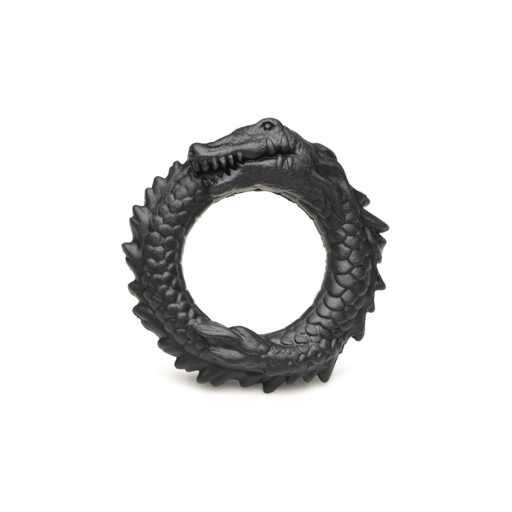 Creature Cocks Black Caiman Silicone Penisring ståendes mot vit bakgrund. Köp vuxenleksaker för män på lustly.se