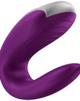 Undersida av Satisfyer Double Fun Appstyrd Parvibrator Lila  mot vit bakgrund.