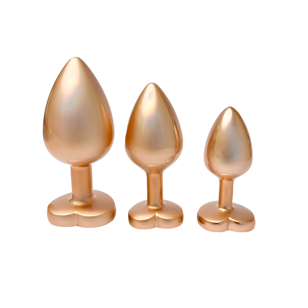 DreamToys Gleaming Love Gold Buttplug Set mot vit bakgrund. Köp analpluggar på Lustly.se