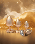 Moodbild på DreamToys Gleaming Love Gold Buttplug Set.