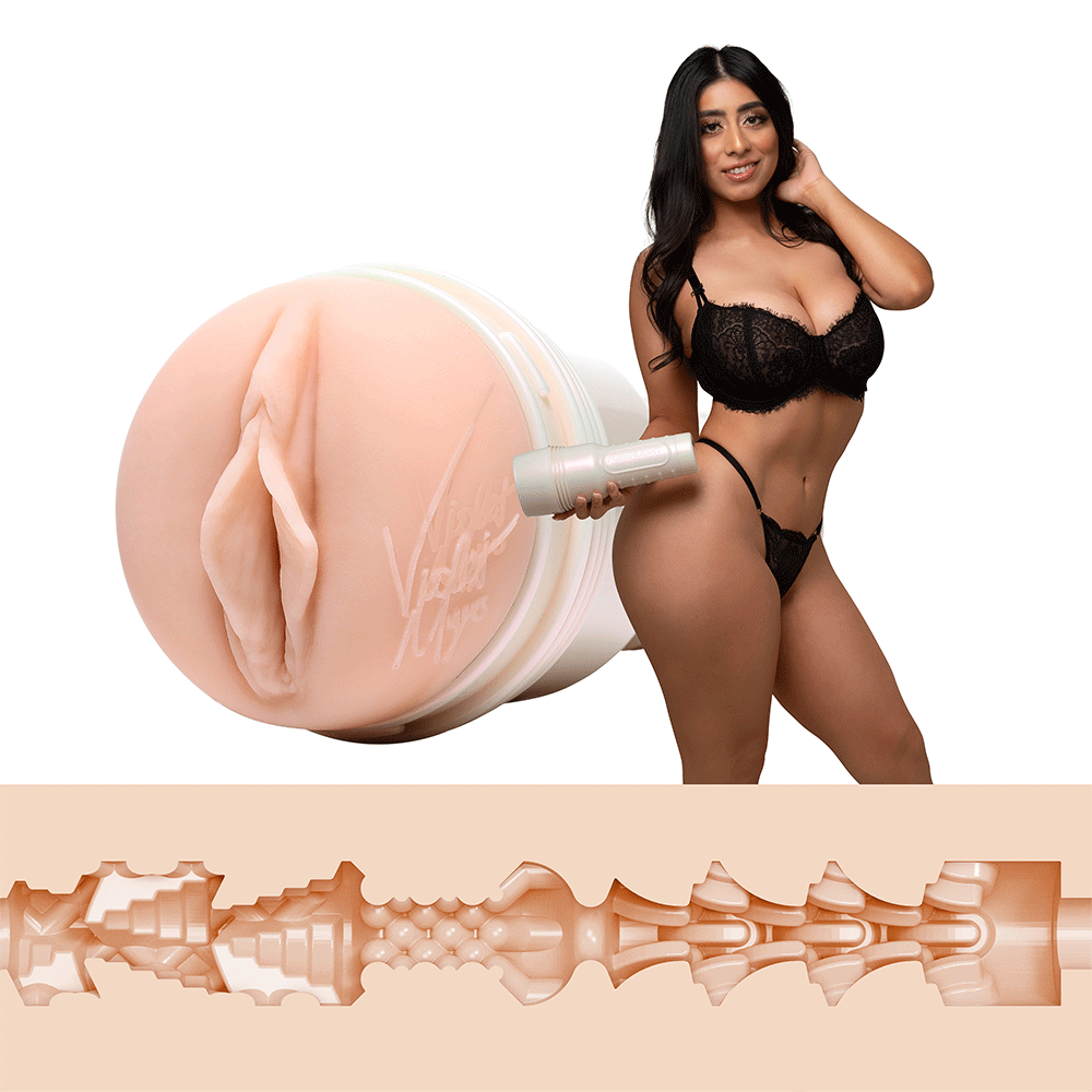 Fleshlight Girls Violet Myers Waifu mot vit bakgrund.