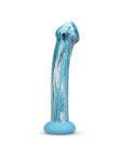 Gildo Ocean Ripple Glass Dildo ståendes mot vit bakgrund. Vinklad.