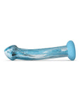 Gildo Ocean Ripple Glass Dildo liggandes mot vit bakgrund.