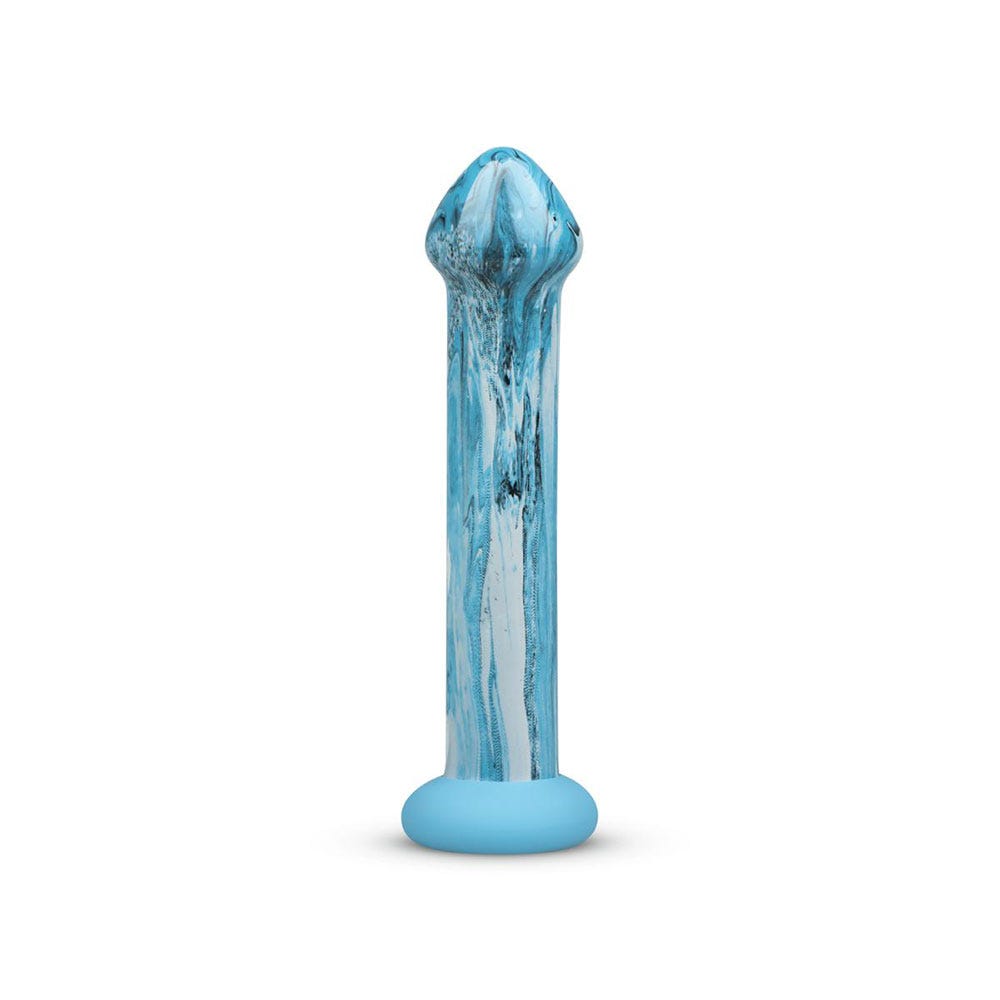 Gildo Ocean Ripple Glass Dildo ståendes mot vit bakgrund. Framsida.