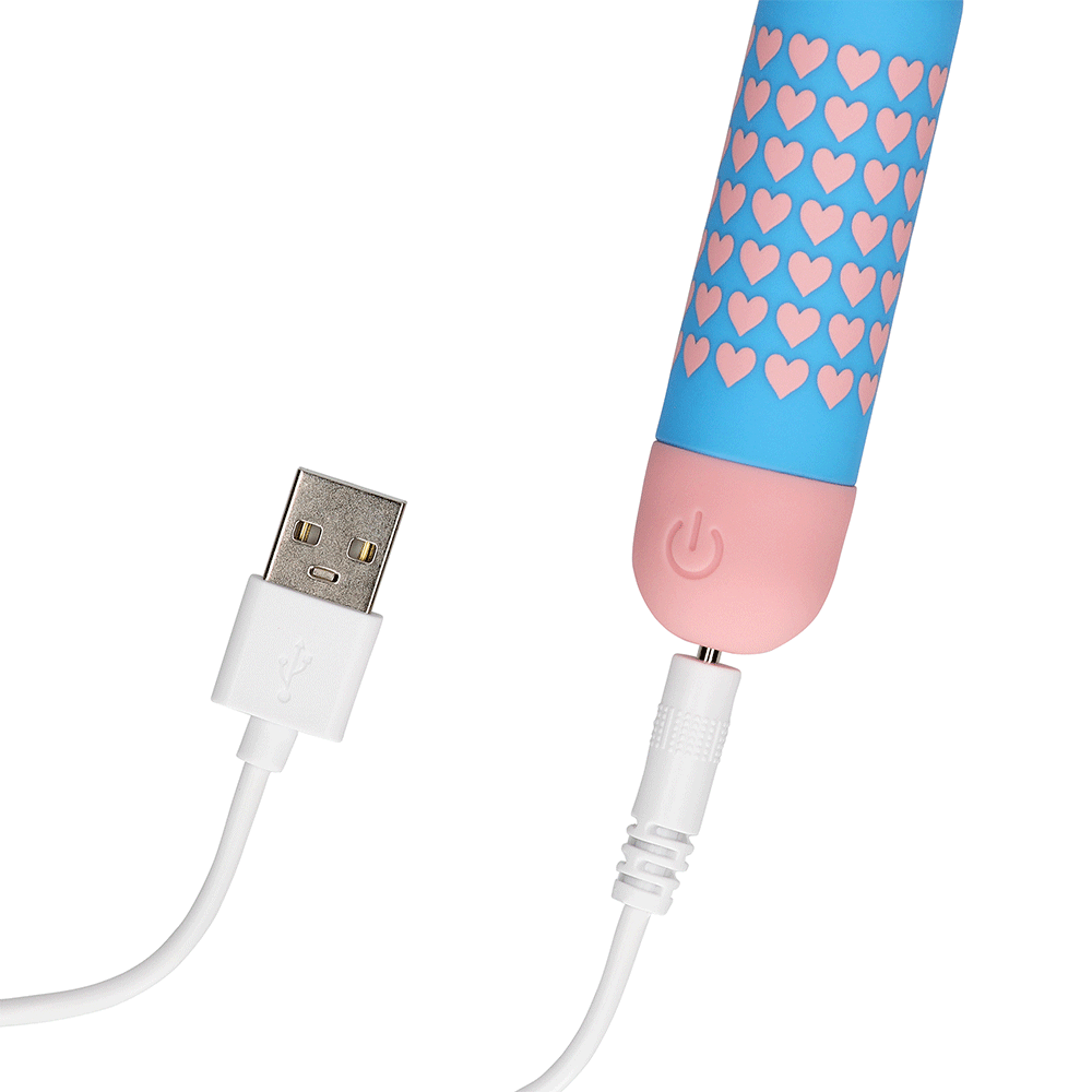 Heart to Get Bulletvibrator med i kopplad USB-laddare mot vit bakgrund.