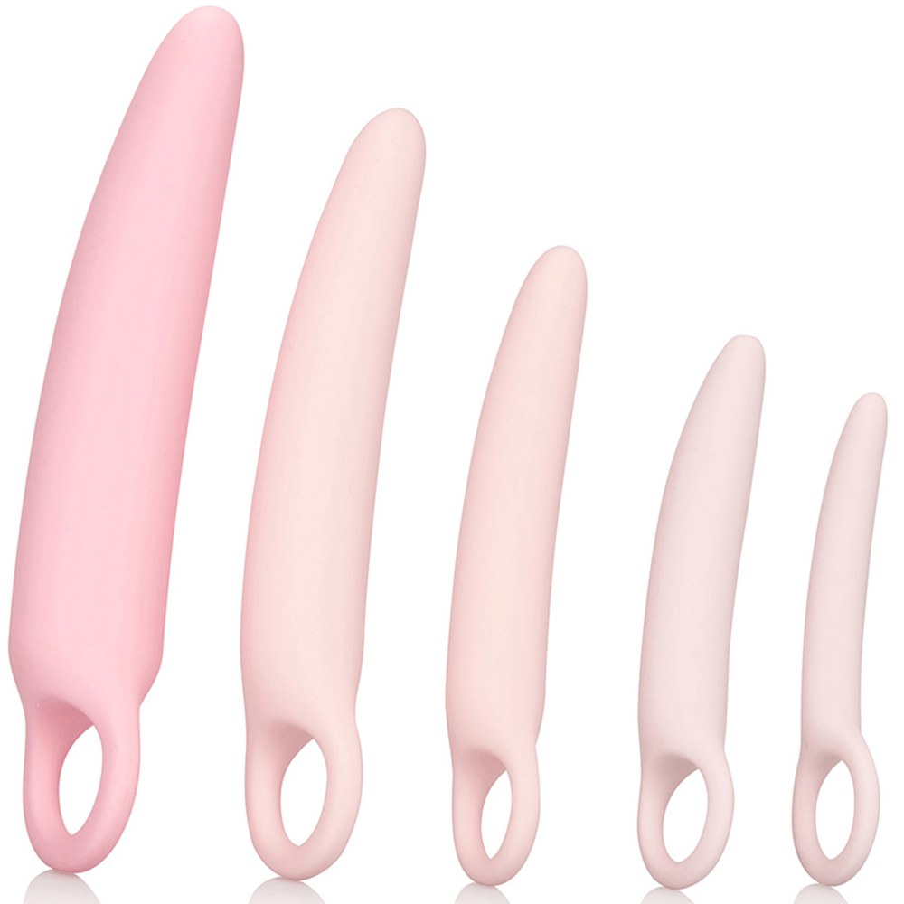 Inspire Silicone Dilator 5 Pcs Set. Fem dialatorer i ljusrosa färg. Växer i storleken från höger till vänster.