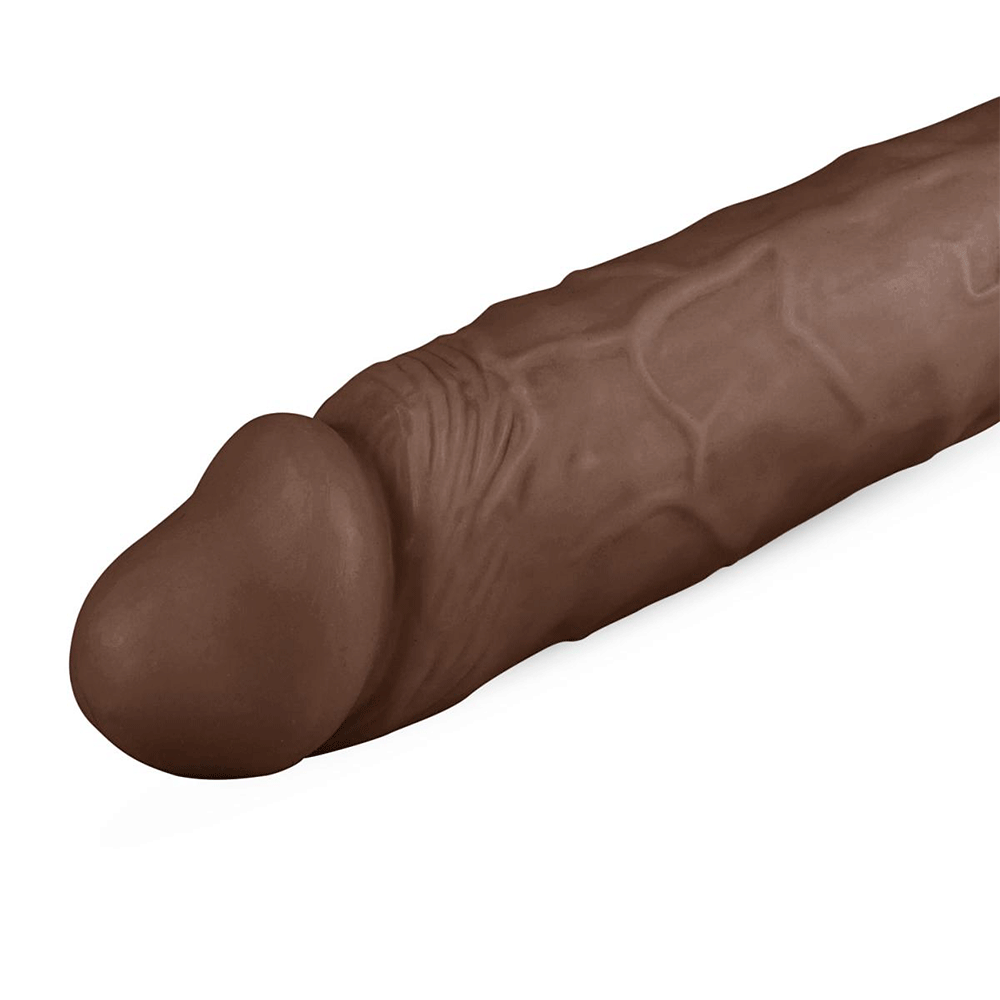 Närbild på Real Fantasy - Waylon Realistic Dildo - 25 cm mot vit bakgrund.