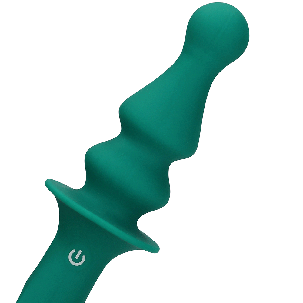 närbild på Loveline Pawn Shaped Anal Vibrator. Vit knapp mot grön produkt.