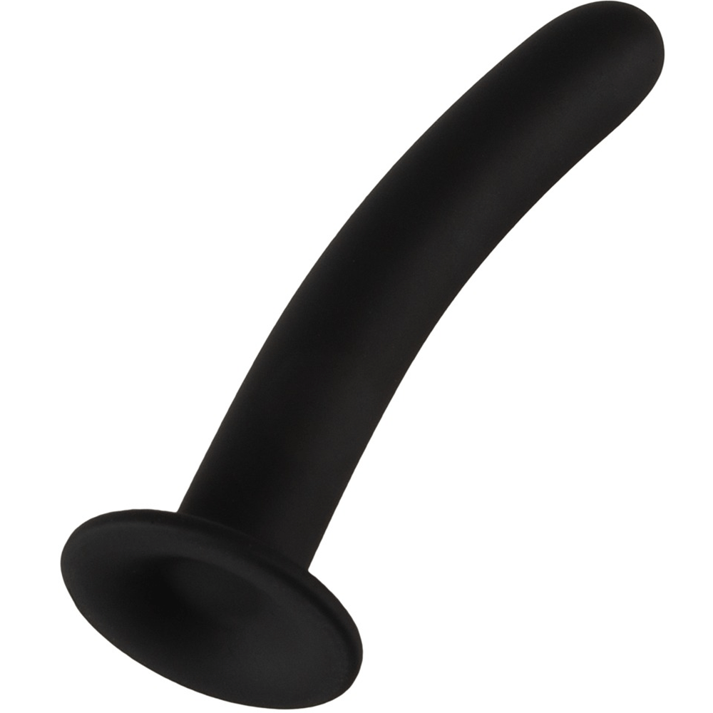 Magic Shiver Anal Dildo snett underifrån i en vinkel. Sugpropp i fokus mot vit bakgrund.