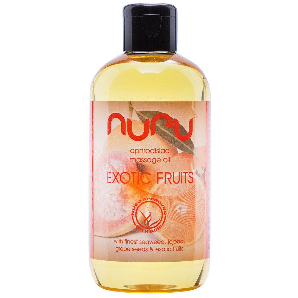 Nuru Massage Oil Exotic Fruits mot vit bakgrund.