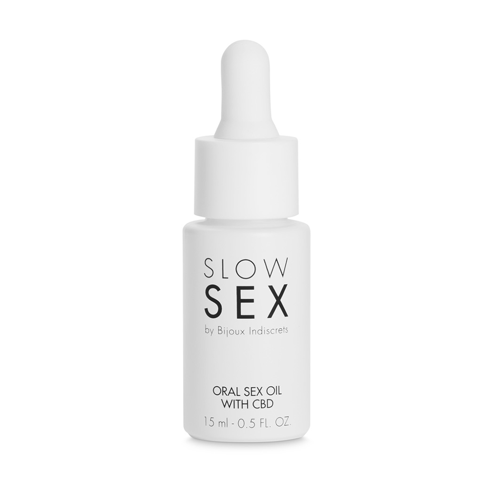 Oral Sex Oil CBD Slow Sex mot vit bakgrund.