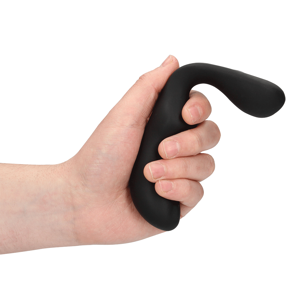 En hand med ljus hud som håller en Pointed Vibrating Prostate Massager with Remote Control mot vit bakgrund.