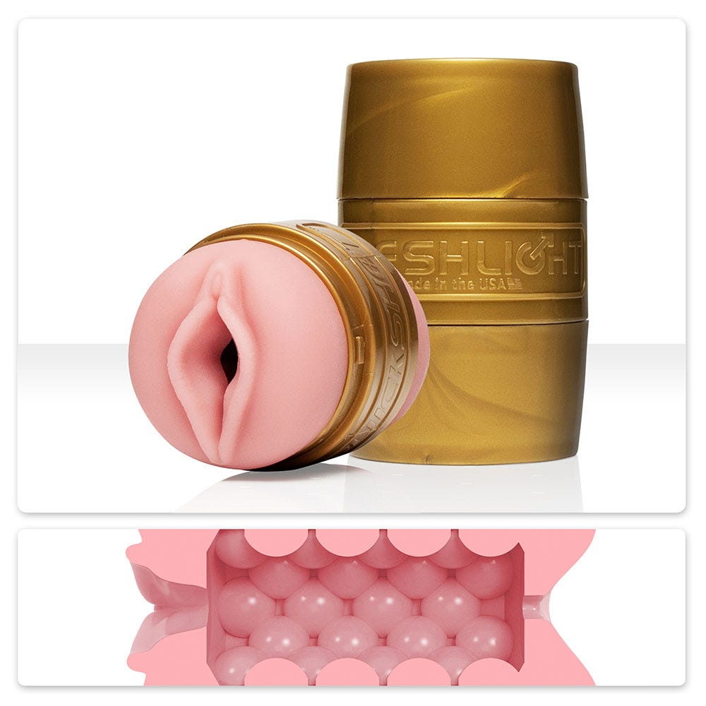 insidan av Fleshlight Quickshot Stamina Training Unit. Rosa produkt mot vit bakgrund.