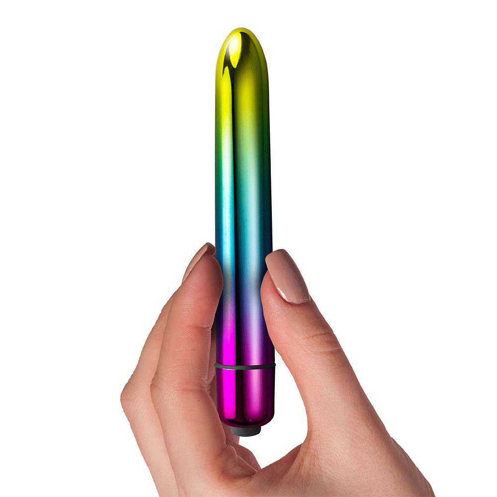 hand som håller i Rocks-Off Bullet Vibrator Rainbow 