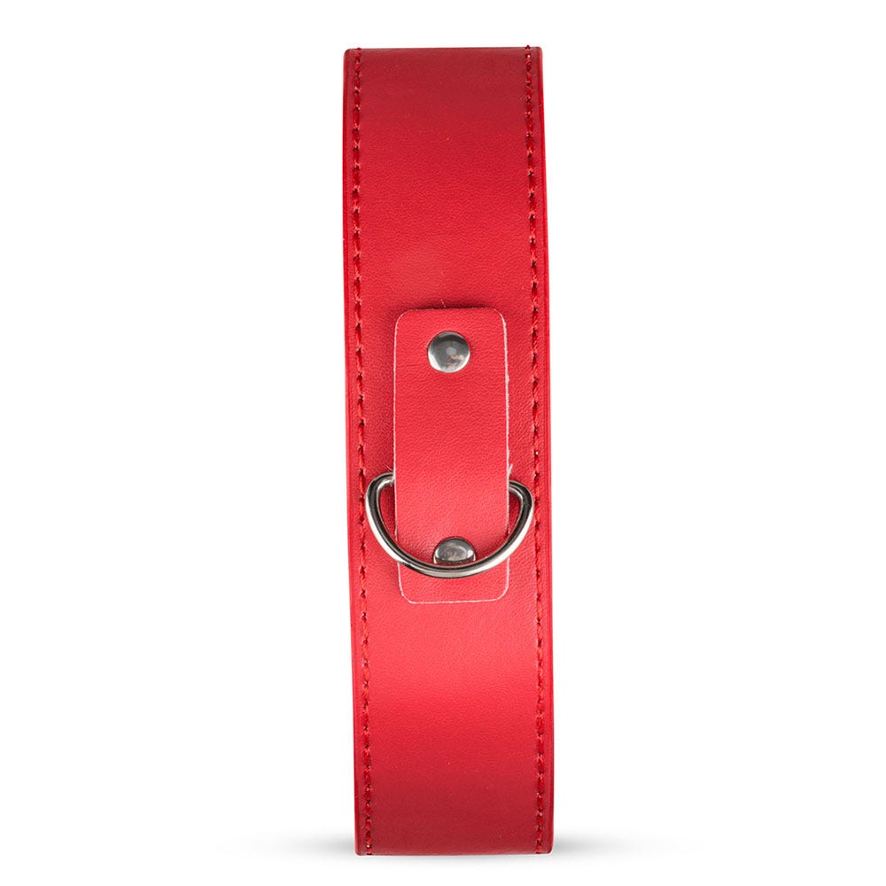 Röd choker i rött konstläder. Ingår i Secret Pleasure Chest Crimson Dream. 