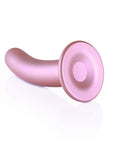 Undersida av Smooth Silicone G-Spot Dildo 14,5 cm mot vit bakgrund.