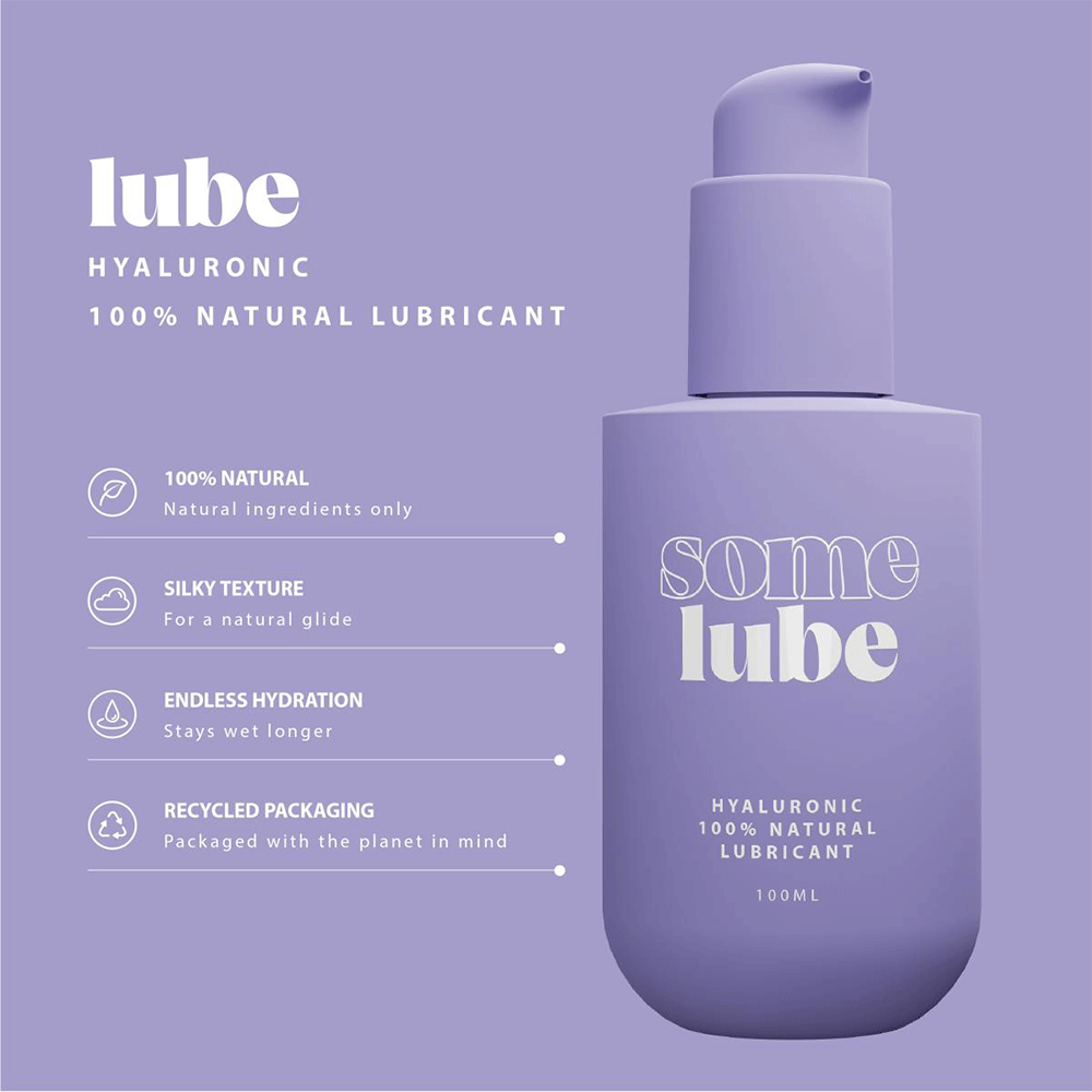 Specifikationer på SOME LUBE Hyaluronic Vattenbaserat Glidmedel 100ml mot lila bakgrund.