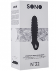 Förpackning till SONO Elastic Penis Extension No.32. Vit kartong med svarta detaljer och svart text.